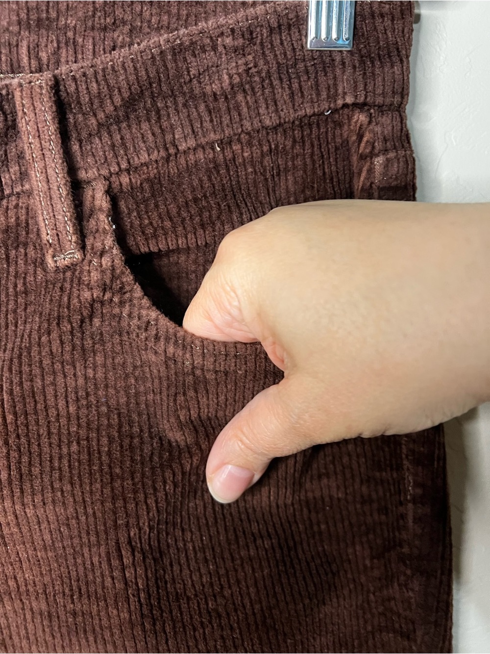 Levis Premium Quality 724 High Rise Straight Corduroy Chocolate Brown Pants - Picture 5 of 13